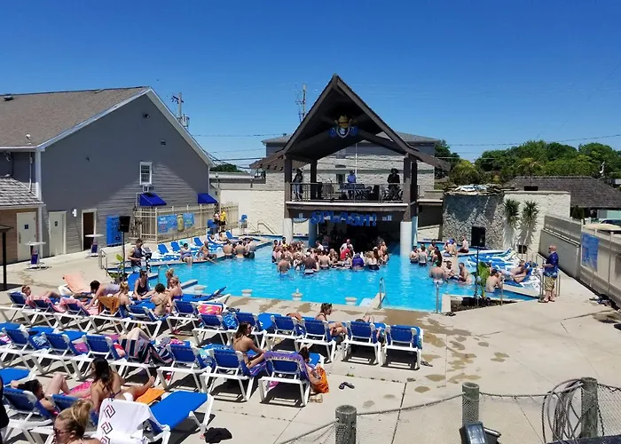 Grand Islander Hotel