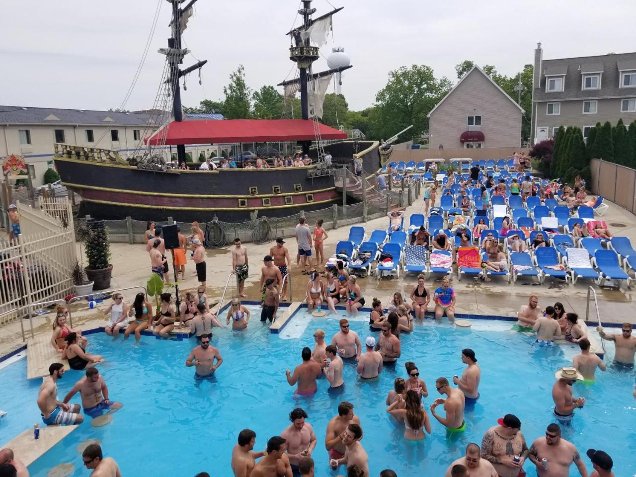 Grand Islander Hotel 2*
